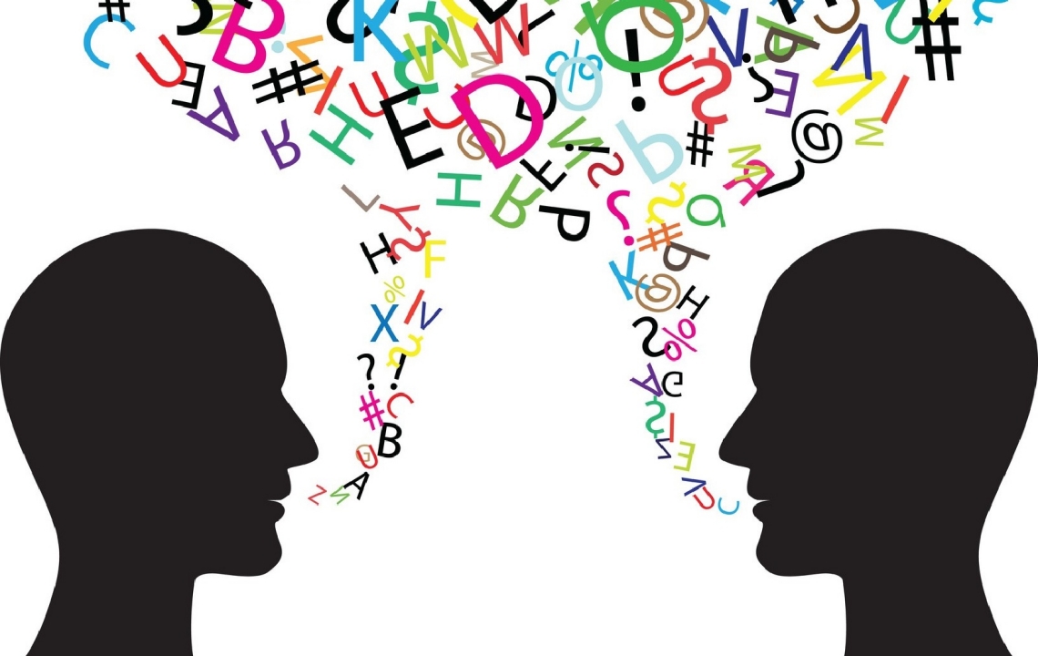 zwei K&ouml;pfe und eine grosse Sprechblase,  bildlich f&uuml;r Studium Kommunikation